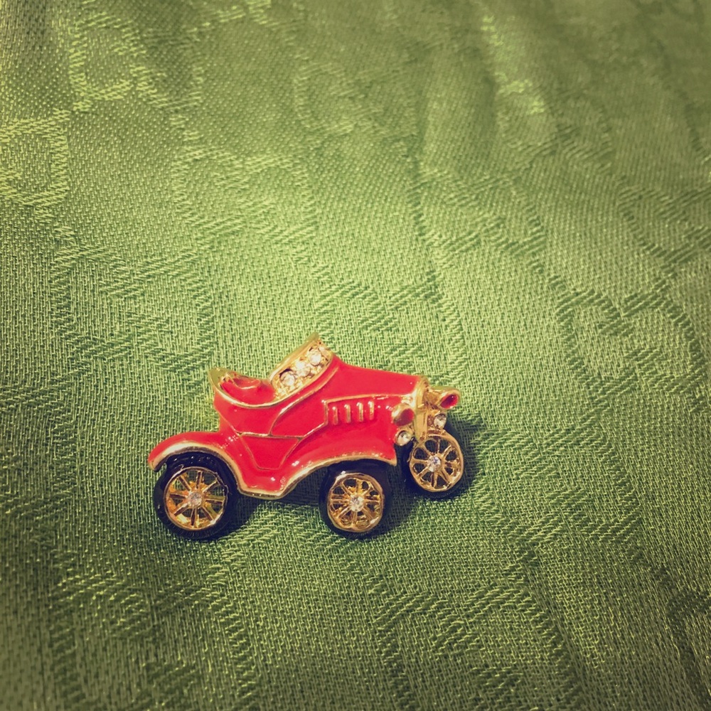 Car brooch
